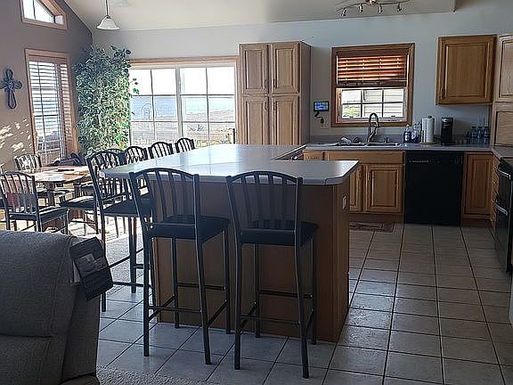 2nd image of 2041 Twin Lakes Rd