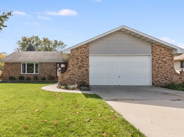 204 Deerhaven Dr, Minooka, IL 60447