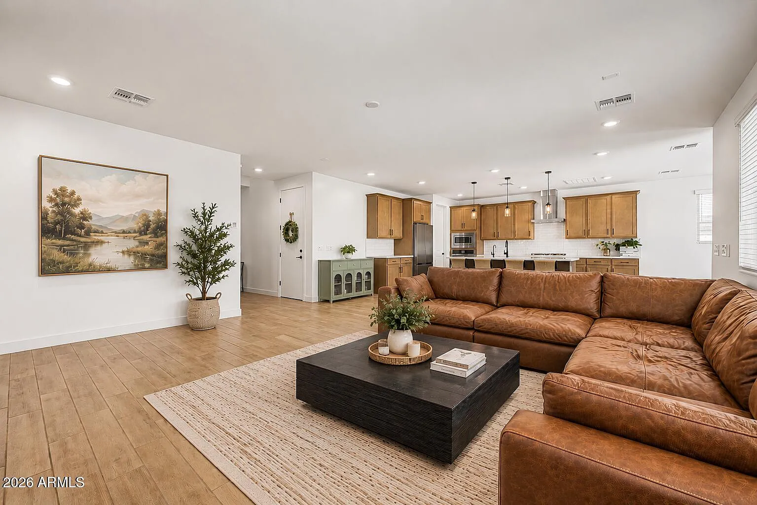 5 bed, 3.0 bath, 2852 sqft, $3,800 — Photo 2