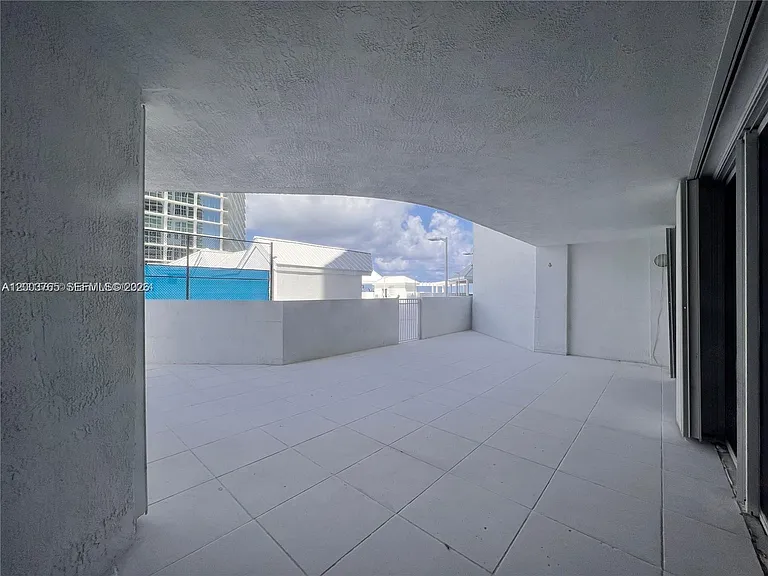 16711 Collins Ave #602 — Photo 4