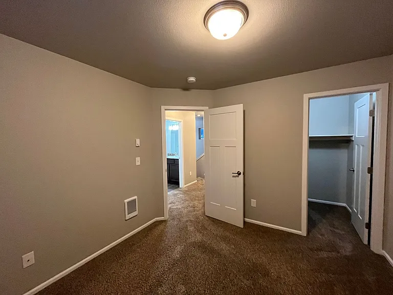 2328 Verona St #101 — Photo 15