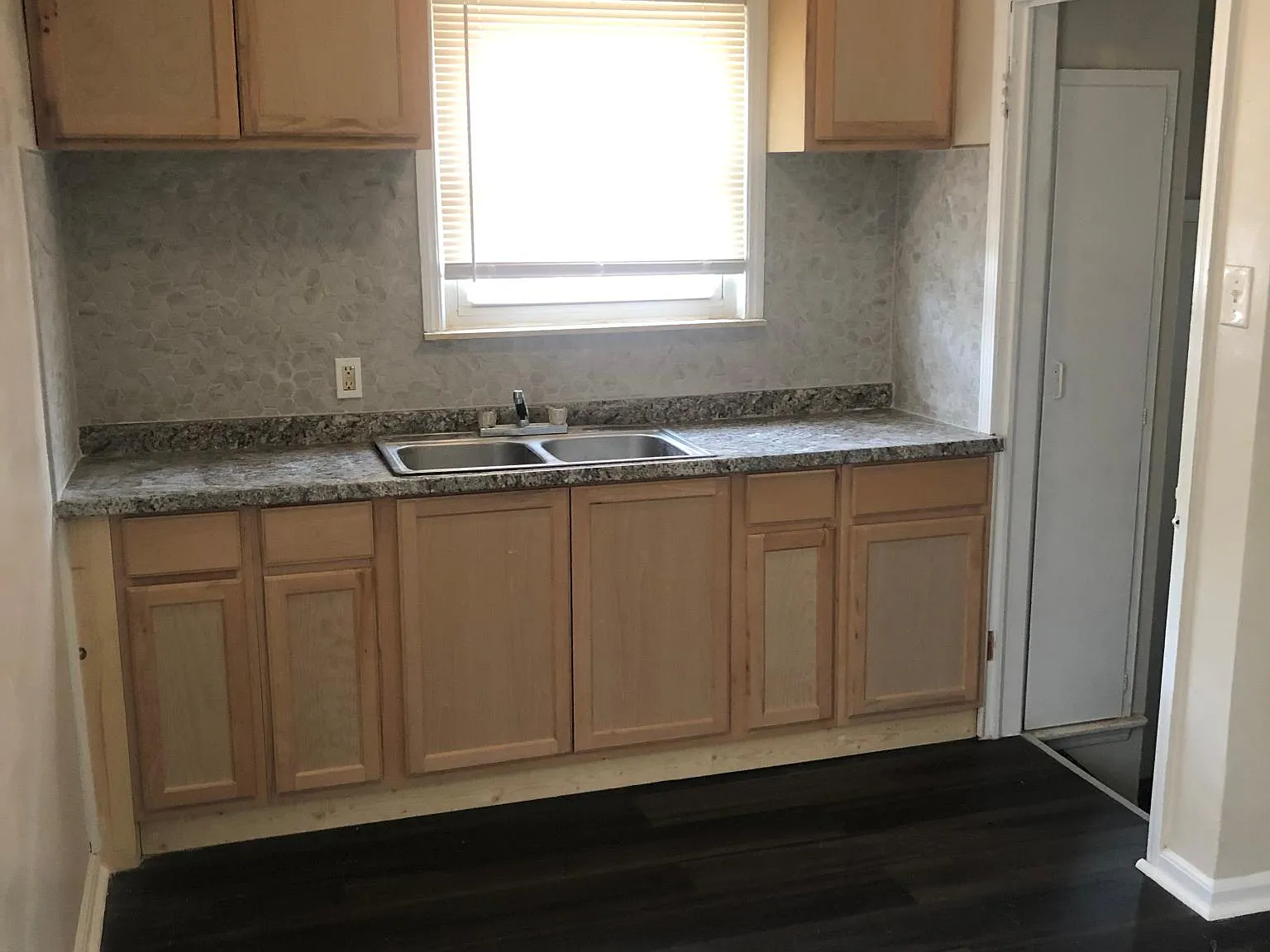 22250 Wyman St — Photo 2