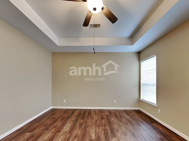 2306 Hollyfield Ln — Photo 13