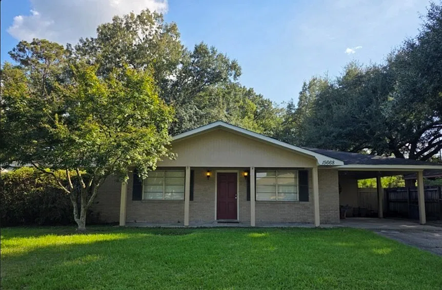 3 bed, 1.5 bath, 1483 sqft, $1,595 — Photo 1