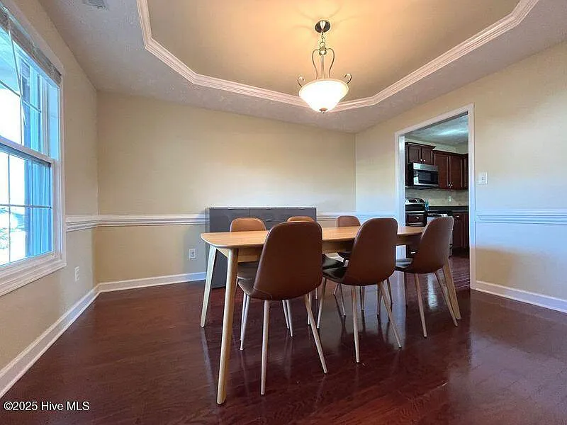 3 bed, 2.5 bath, 2050 sqft, $1,950 — Photo 4