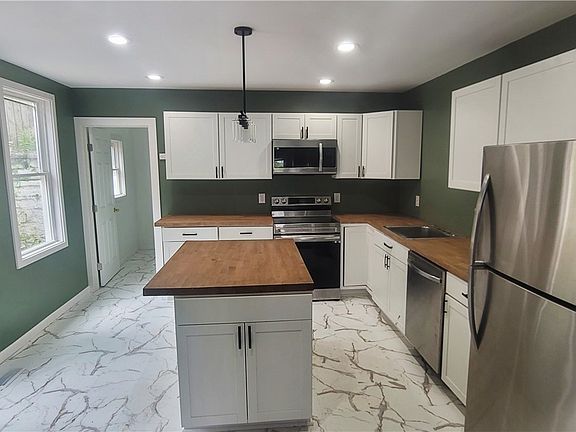 5th image of 3108 Jane St
