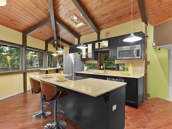 4th image of 15941 SE 41st Pl