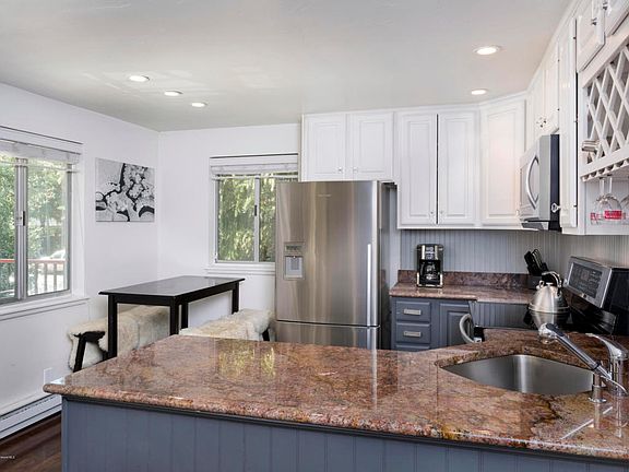 5th image of 940 Waters Ave Unit 201