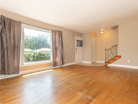 4th image of 36095 Hillcrest Dr