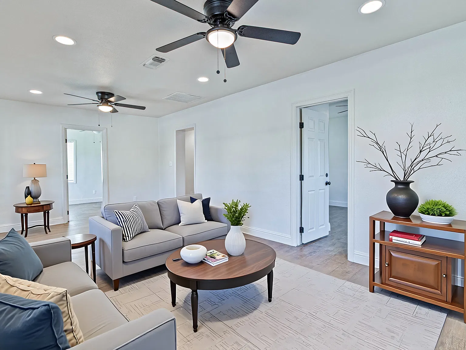 3 bed, 1129 sqft, $2,100 — Photo 4
