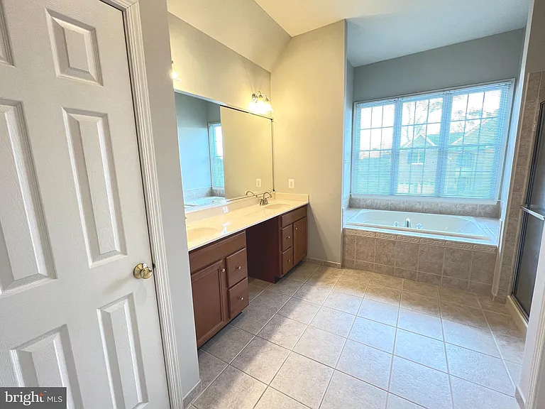 5920 Interlachen Ct — Photo 18