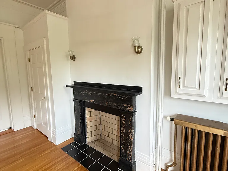 187 Webster St #2 — Photo 8