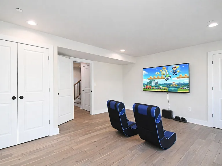 51 W Clymer Ave — Photo 3