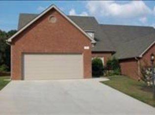 622 Meadow Walk Ln, Lenoir City, TN 37772