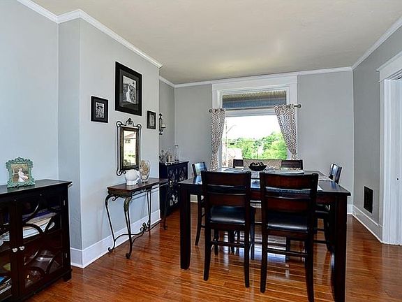 5th image of 209 W Woodford Ave