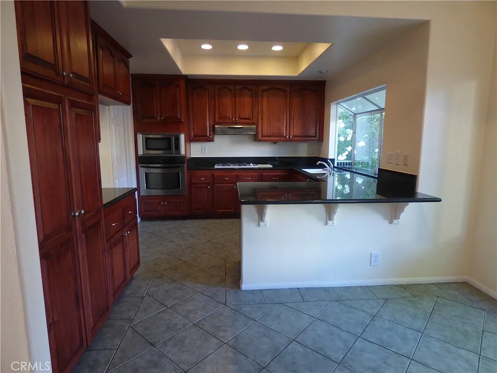 4 bed, 3.5 bath, 2382 sqft, $5,600 — Photo 4
