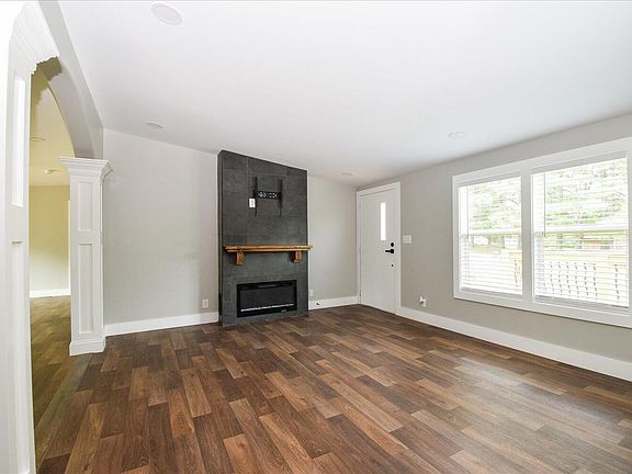 3rd image of 1176 Greenhill Ct