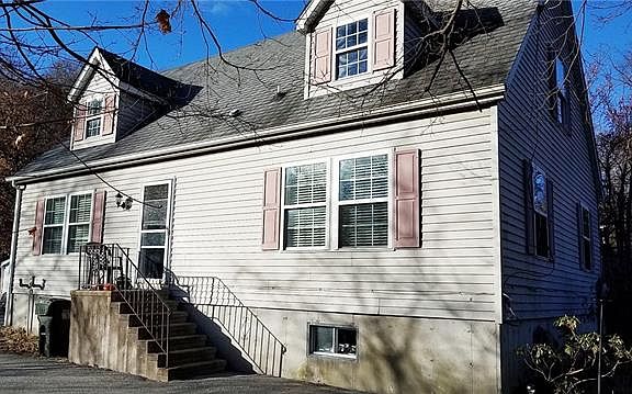 2nd image of 165 Stoneleigh Ave