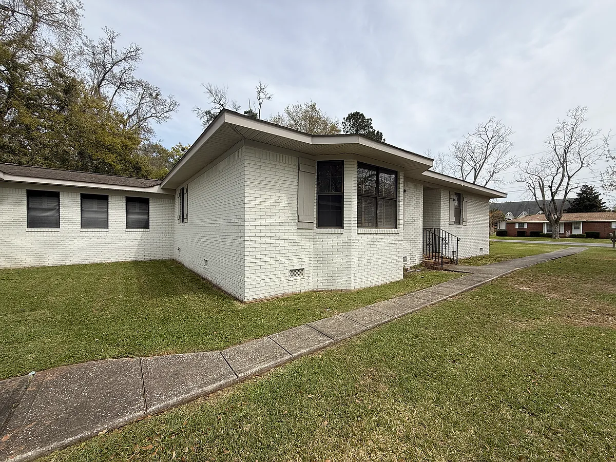 Building Photo - 106 S Beech St