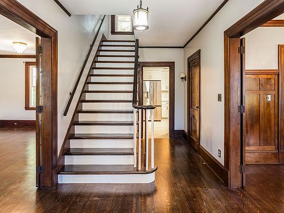 4th image of 122 Bellevue Ave