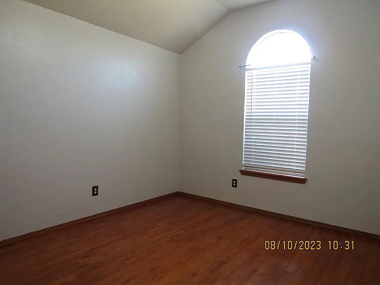 305 E Seminole St — Photo 14