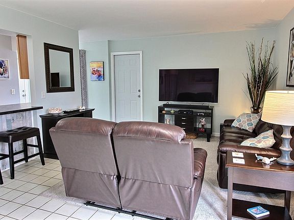 5th image of 18 N Bartelt Ct Unit 1
