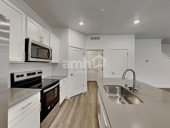 4th image of 4944 85th Pl NE