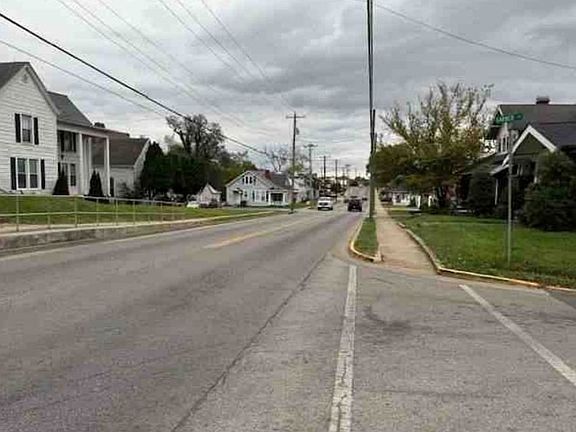 Exterior Neighborhood (street photo)