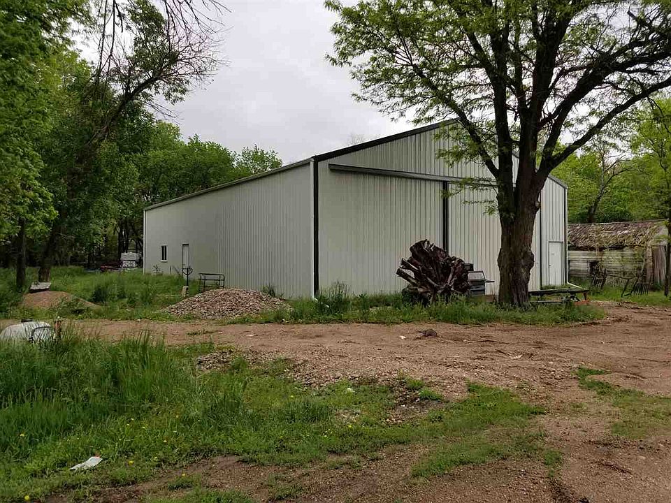 2nd image of 104 Frontier St