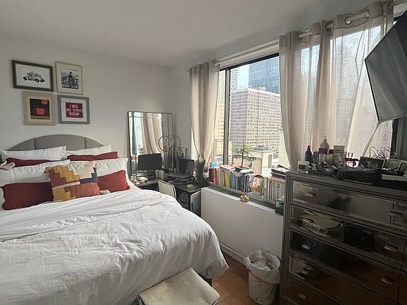 4th image of 330 W 56th St APT 12C