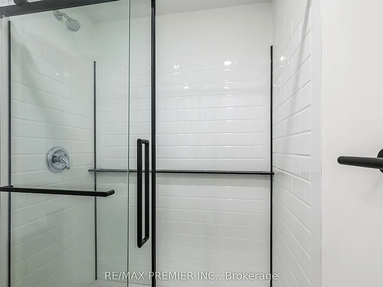 45 Roughley St #UPPER — Photo 23