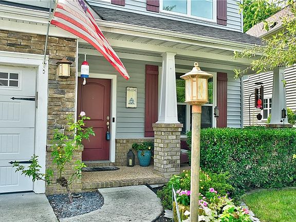 3rd image of 22268 Charthouse Ln