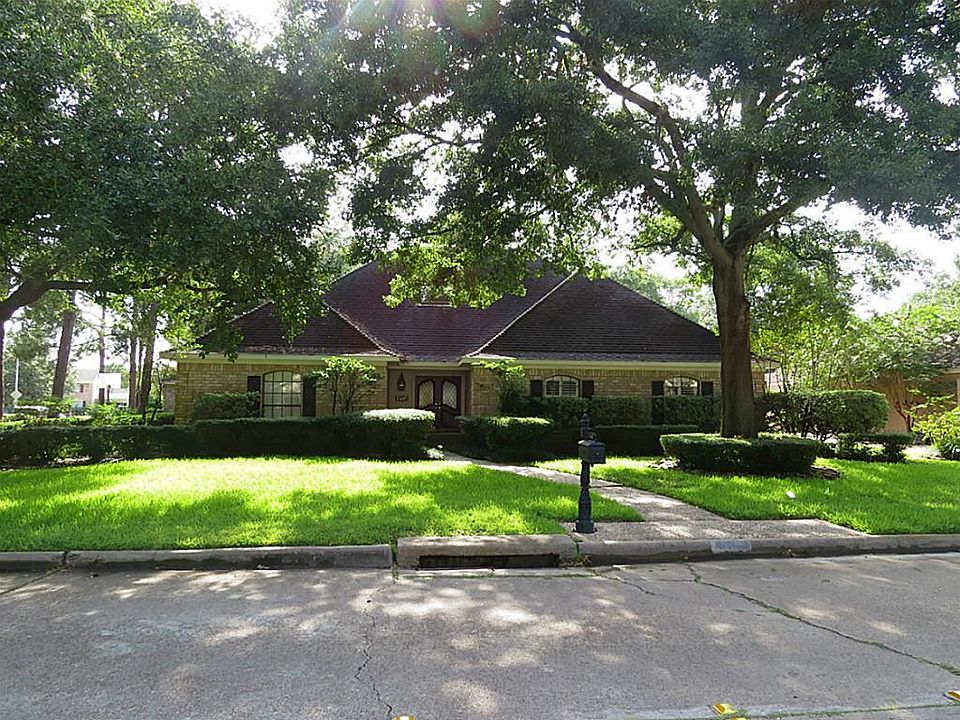 Beautiful 1 story surrounded by shade trees.