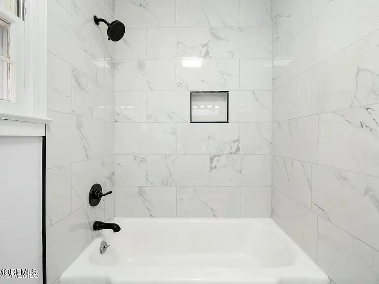 1025 Whittier Ave — Photo 10
