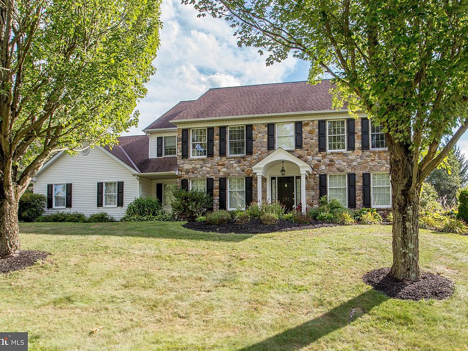 2nd image of 124 Bridgeview Dr