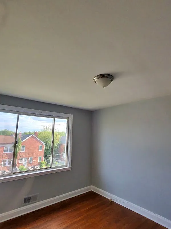 3 bed, 1.5 bath, 1520 sqft, $1,800 — Photo 2