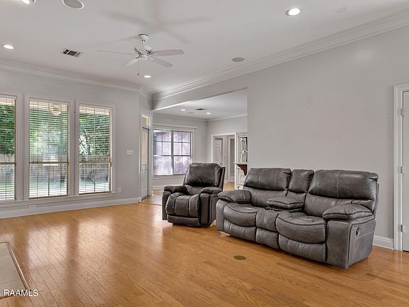 5th image of 124 River Birch Dr