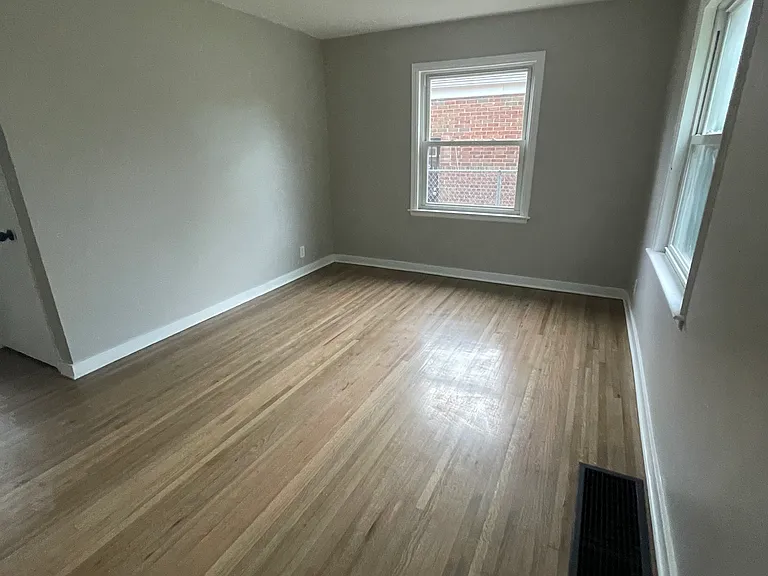 735 Hanley St — Photo 7