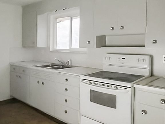 5th image of 4015-4017 Pacific Ave