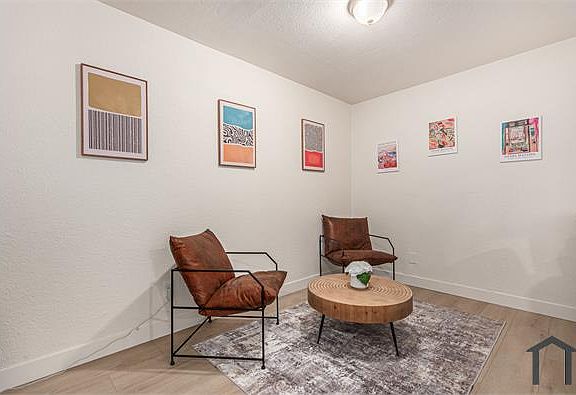 2nd image of 2739 E Tamarisk Ave