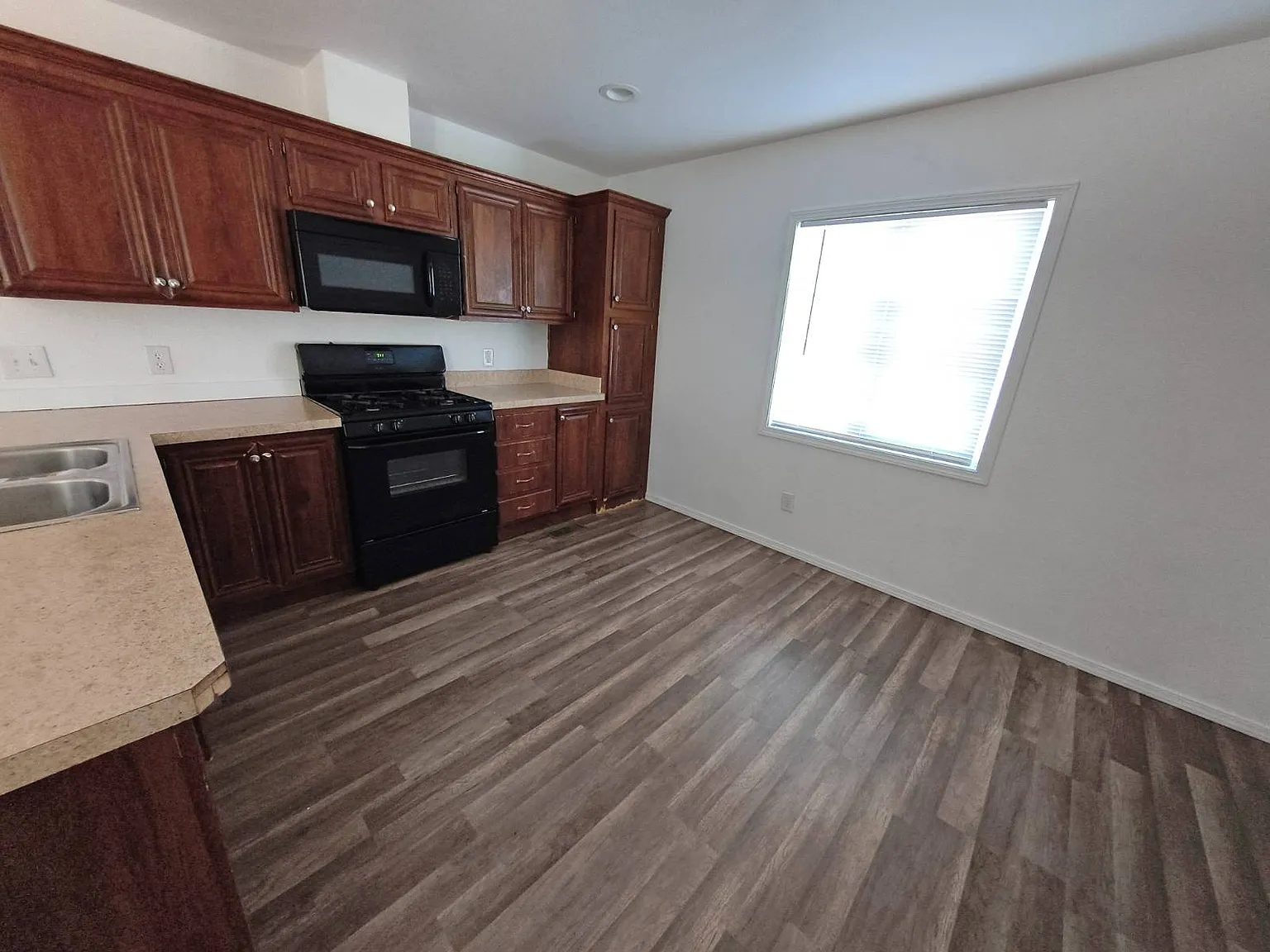 2 bed, 1.0 bath, 725 sqft, $1,295 — Photo 4