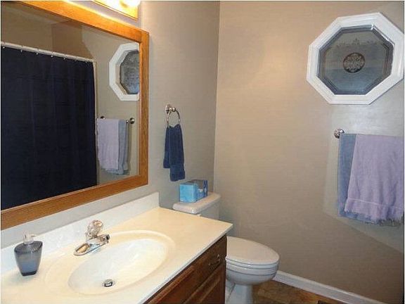 3rd image of 109 Meadow Glenn Dr