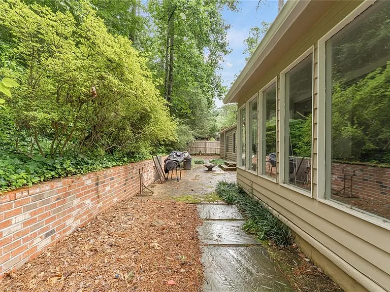2986 Mornington Dr NW — Photo 24