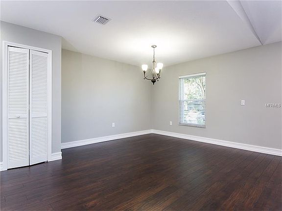 4th image of 814 E Harbour Ct