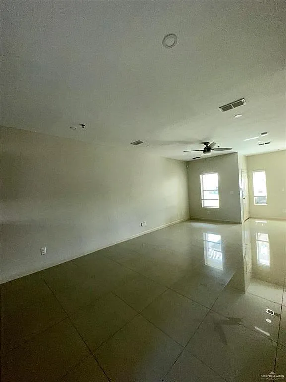 3 bed, 2.5 bath, 1400 sqft, $1,450 — Photo 2