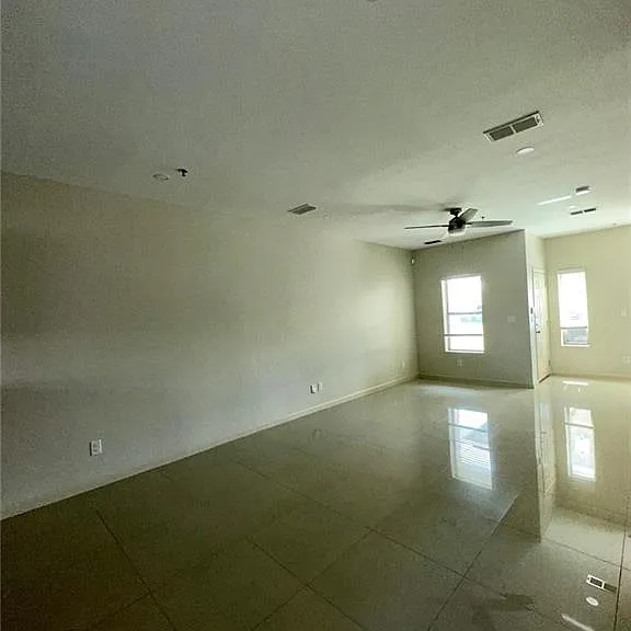 410 Newport Ave #3 — Photo 2