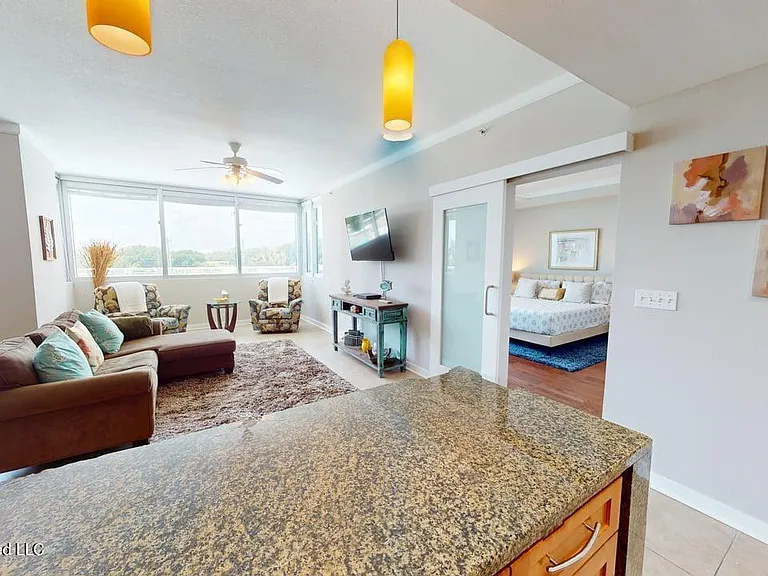 2060 Beach Blvd #103 — Photo 8
