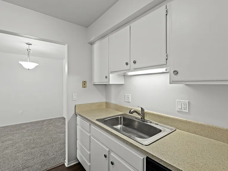 Willow Tree Apartments — Photo 55