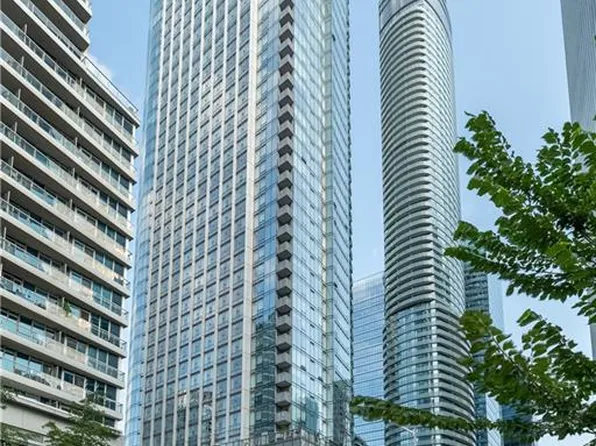 10 York St #6210, Toronto, ON M5J 0E1