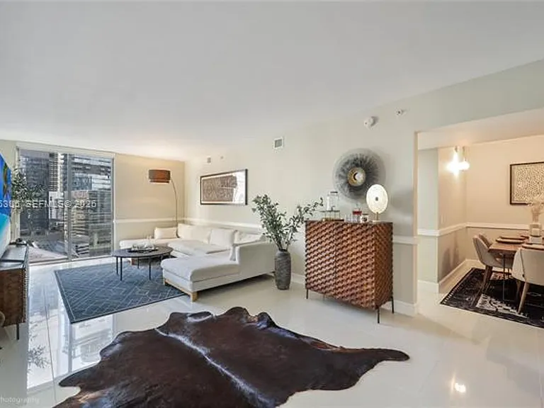 31 SE 6th St #2207 — Photo 3